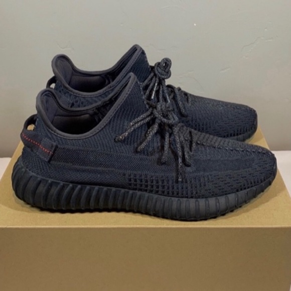 YEEZY 350 BLACK REFLECTIVE - Picture 1 of 7